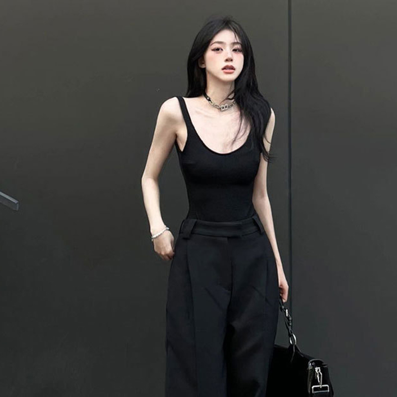 Czarne body na ramiączkach sek – Tank Top Ribbed recenzja i cena