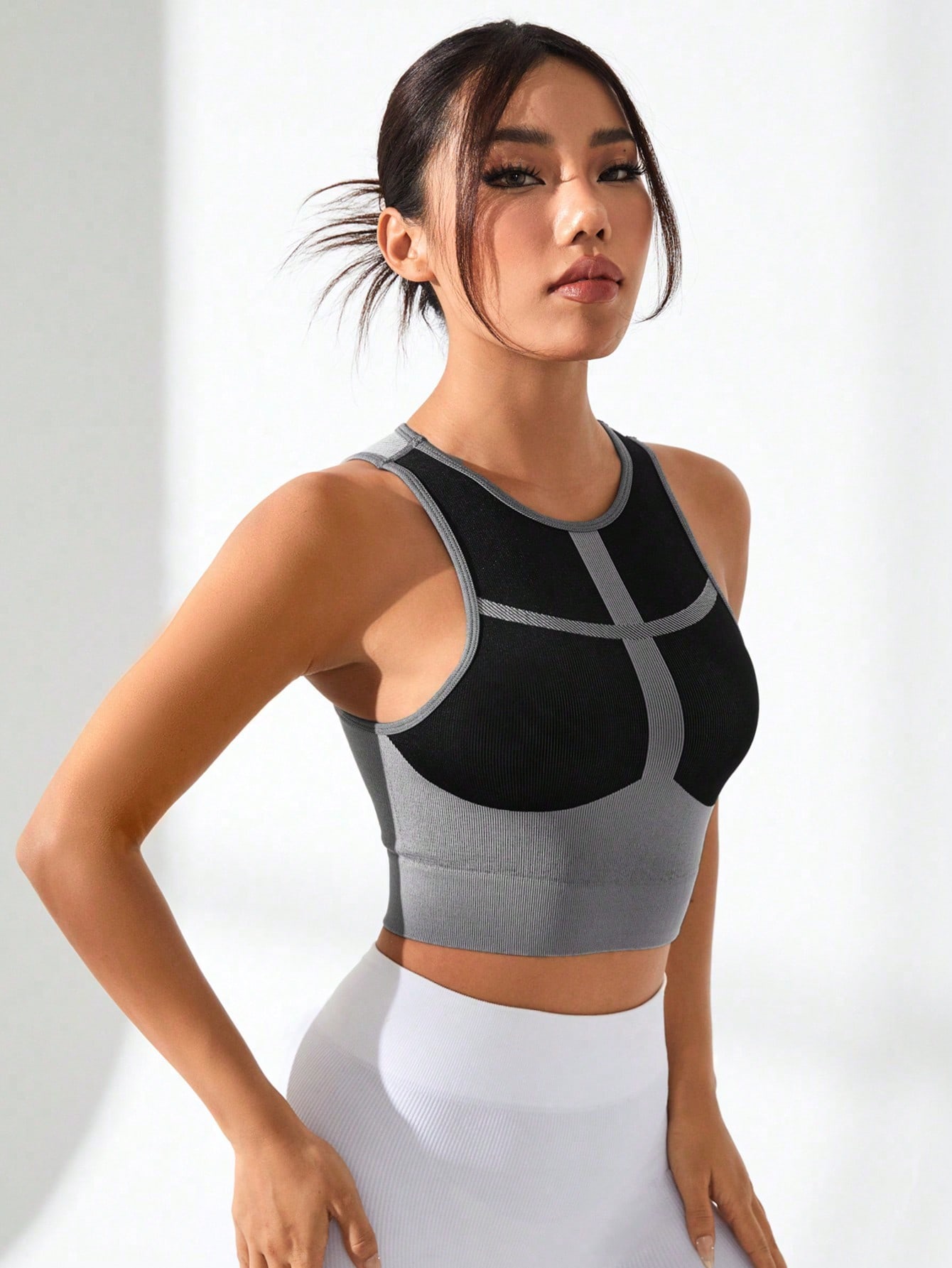 Damski top sportowy z blokami  – Tank Top Ribbed recenzja i cena