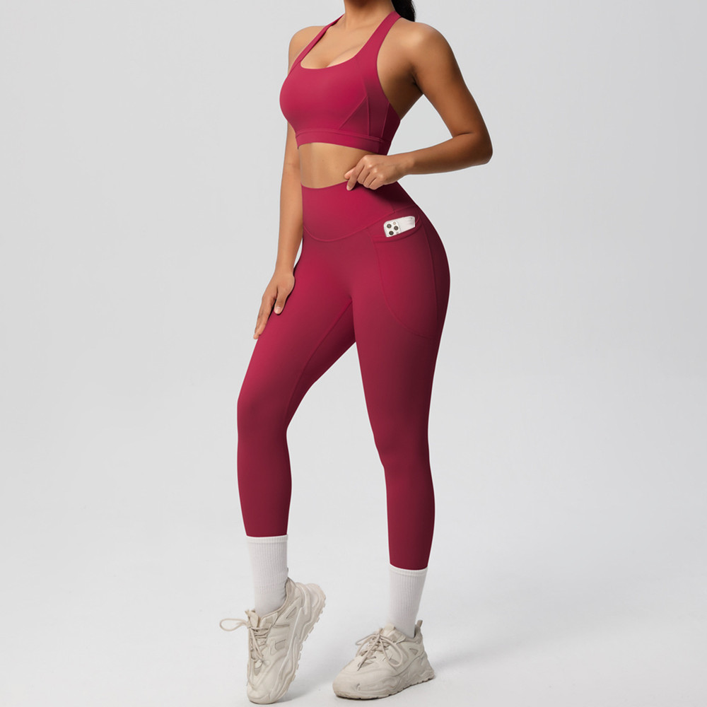 Biustonosz sportowy z wkładkam – Suspender Tank Top recenzja i cena