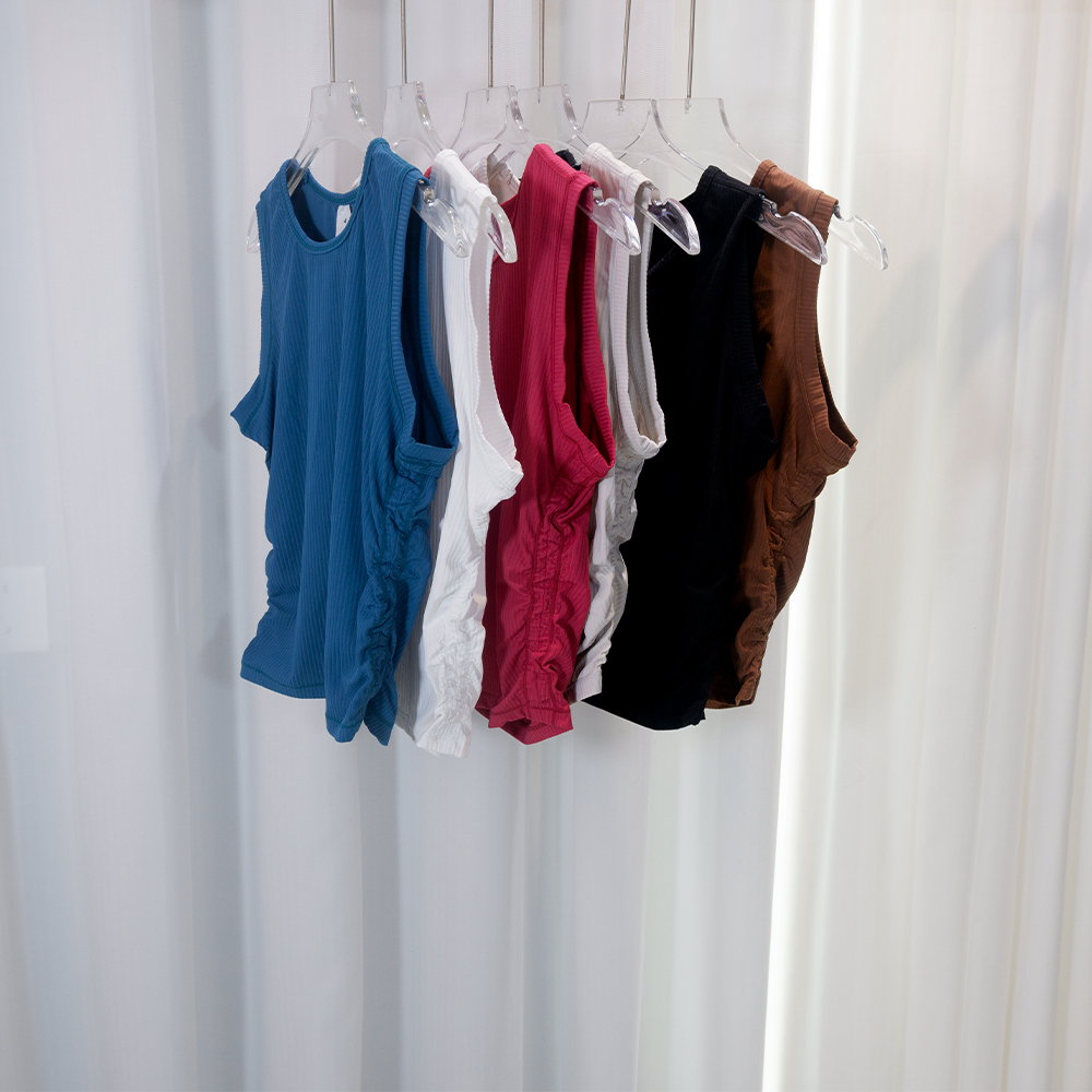 Letnia odzież do jogi Prążkowa – Tank Top Ribbed recenzja i cena